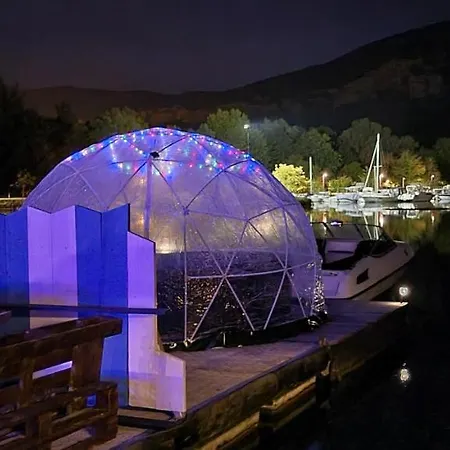 Ботель Eden Marine *