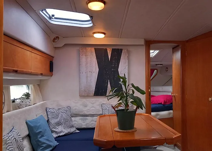 Botel Eden Marine