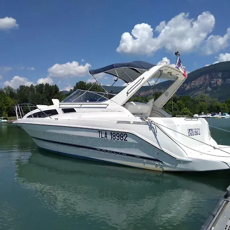 Eden Marine Botel *