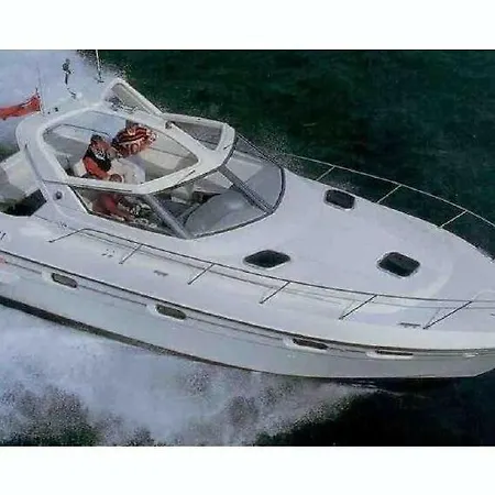 Eden Marine Botel *