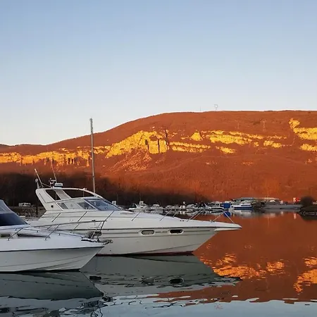 Eden Marine Botel